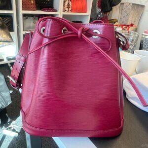 LV EPI LEATHER NOE BUCKET BAG